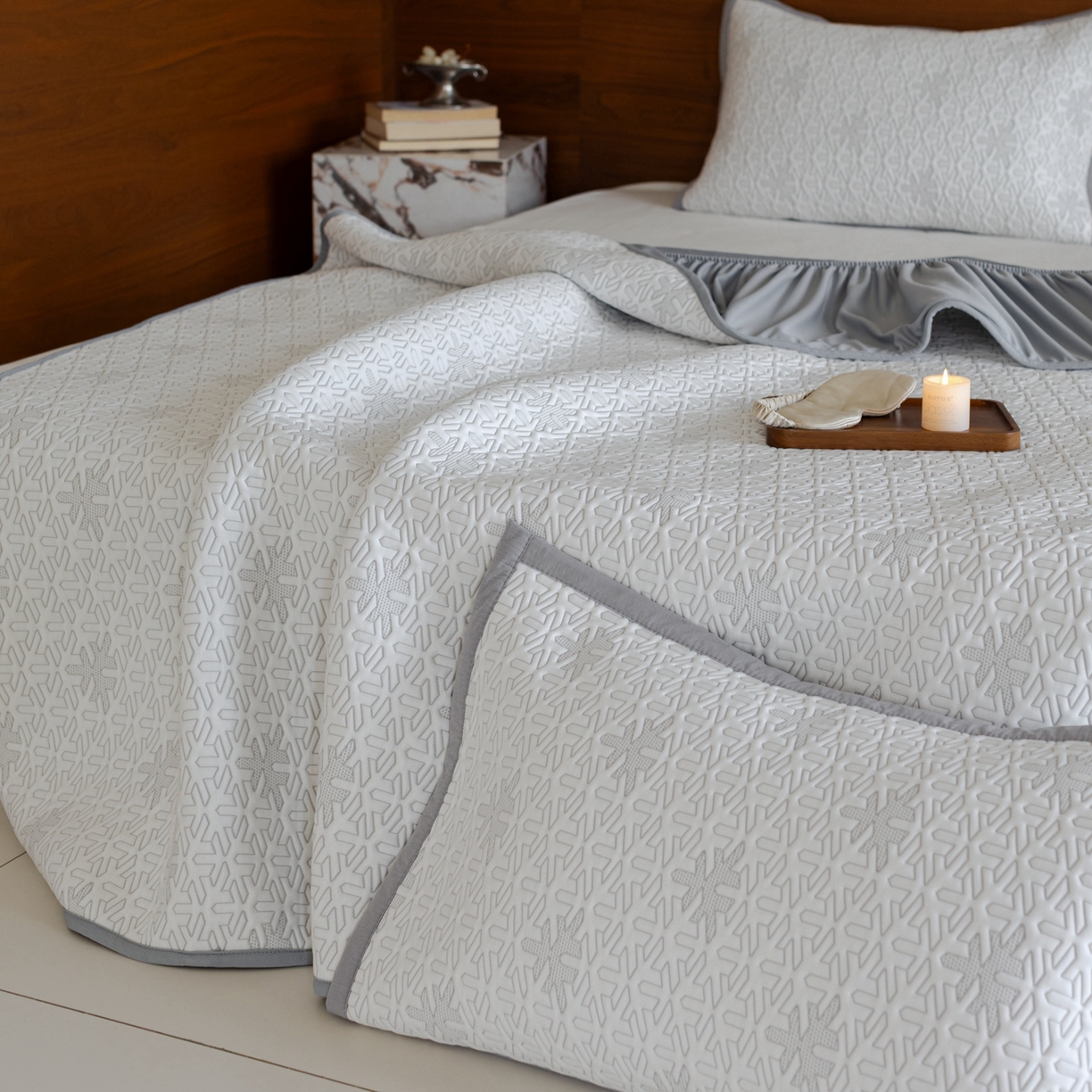 91家纺网 家纺一手货源 找家纺 云上 2026新款冷萃丝三明治凉感席凉席席子-几何系列 雪花-床笠款