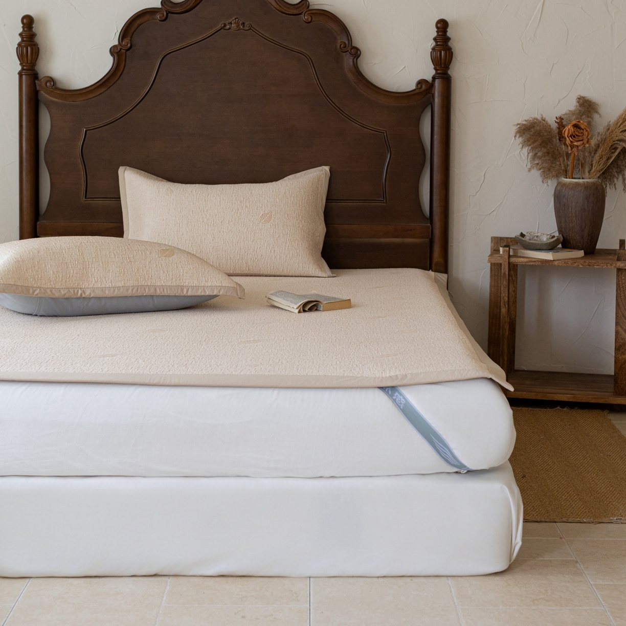 91家纺网 家纺一手货源 找家纺 云上 2026新款冷萃丝三明治凉感席凉席席子-树叶系列 树叶床席-香槟色