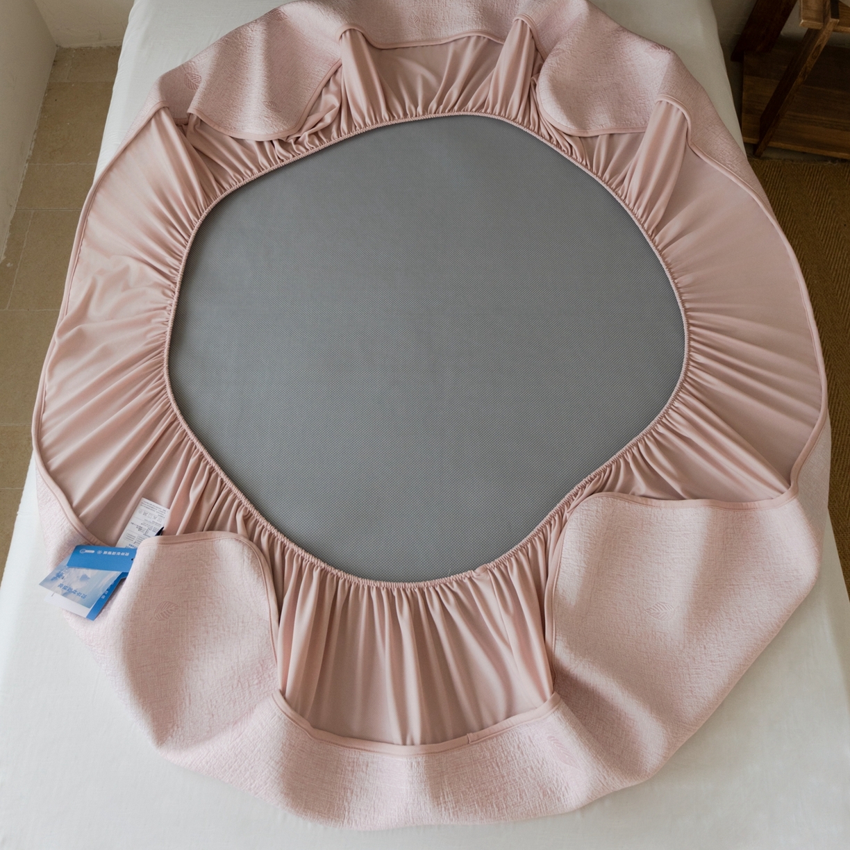 91家纺网 家纺一手货源 找家纺 云上 2026新款冷萃丝三明治凉感席凉席席子-树叶系列 树叶床笠-粉色