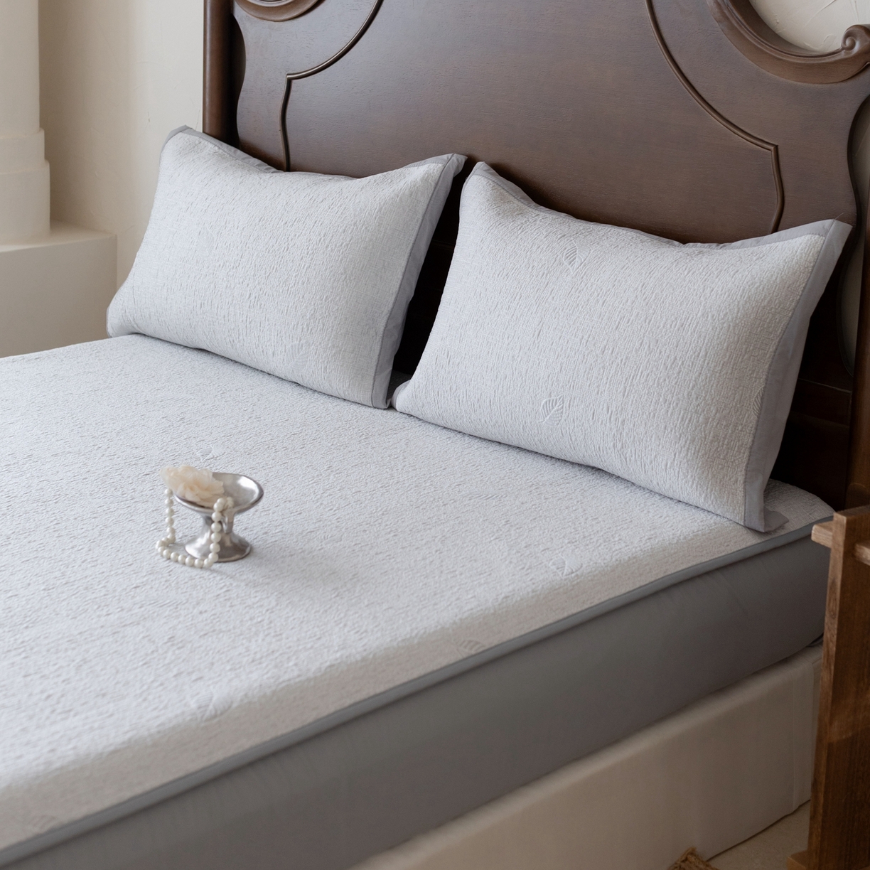 91家纺网 家纺一手货源 找家纺 云上 2026新款冷萃丝三明治凉感席凉席席子-树叶系列 树叶床笠-灰色