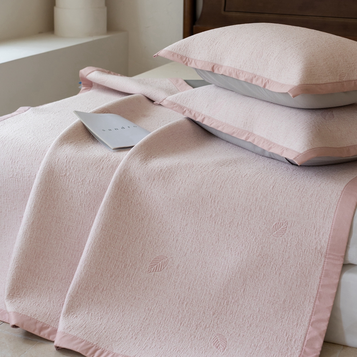 91家纺网 家纺一手货源 找家纺 云上 2026新款冷萃丝三明治凉感席凉席席子-树叶系列 树叶床席-粉色