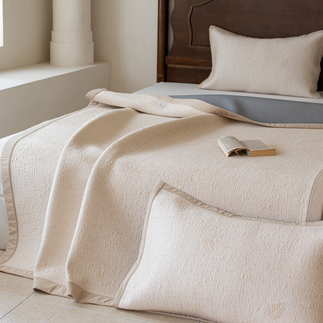 91家纺网 家纺一手货源 找家纺 云上 2026新款冷萃丝三明治凉感席凉席席子-树叶系列 树叶床席-香槟色