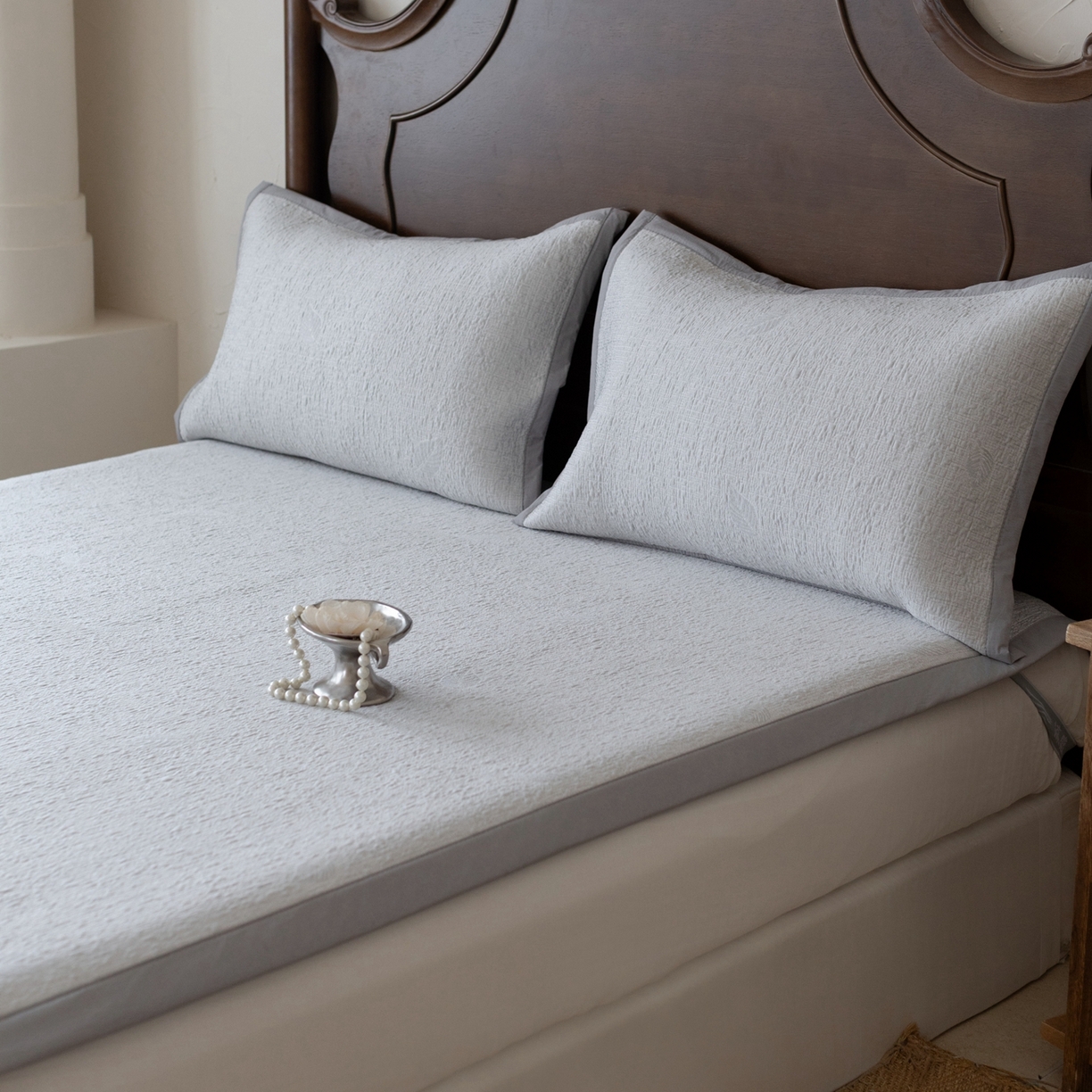 91家纺网 家纺一手货源 找家纺 云上 2026新款冷萃丝三明治凉感席凉席席子-树叶系列 树叶床席-灰色