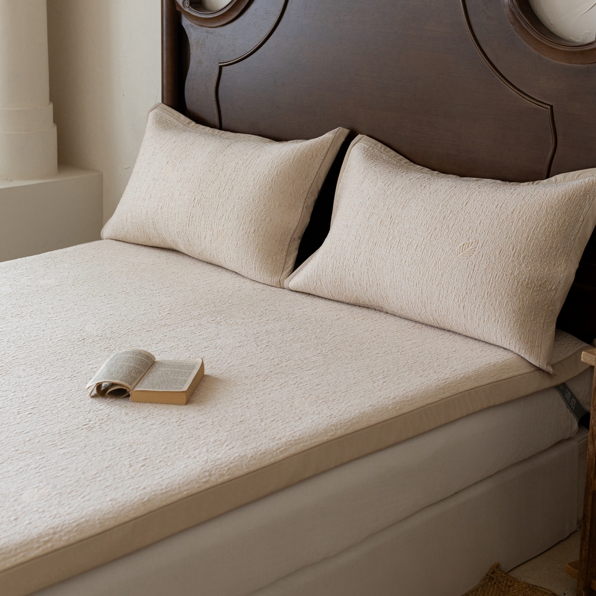 91家纺网 家纺一手货源 找家纺 云上 2026新款冷萃丝三明治凉感席凉席席子-树叶系列 树叶床席-香槟色