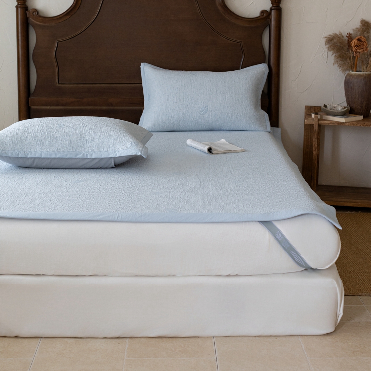 91家纺网 家纺一手货源 找家纺 云上 2026新款冷萃丝三明治凉感席凉席席子-树叶系列 树叶床席-蓝色