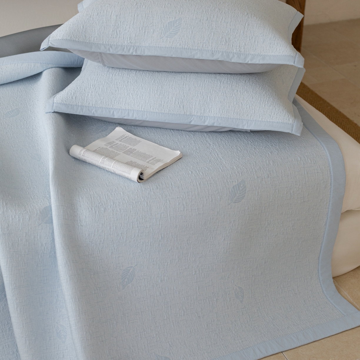 91家纺网 家纺一手货源 找家纺 云上 2026新款冷萃丝三明治凉感席凉席席子-树叶系列 树叶床席-蓝色