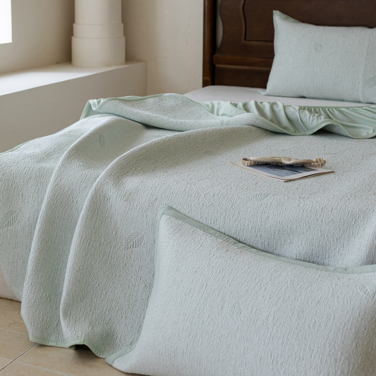 91家纺网 家纺一手货源 找家纺 云上 2026新款冷萃丝三明治凉感席凉席席子-树叶系列 树叶床笠-绿色