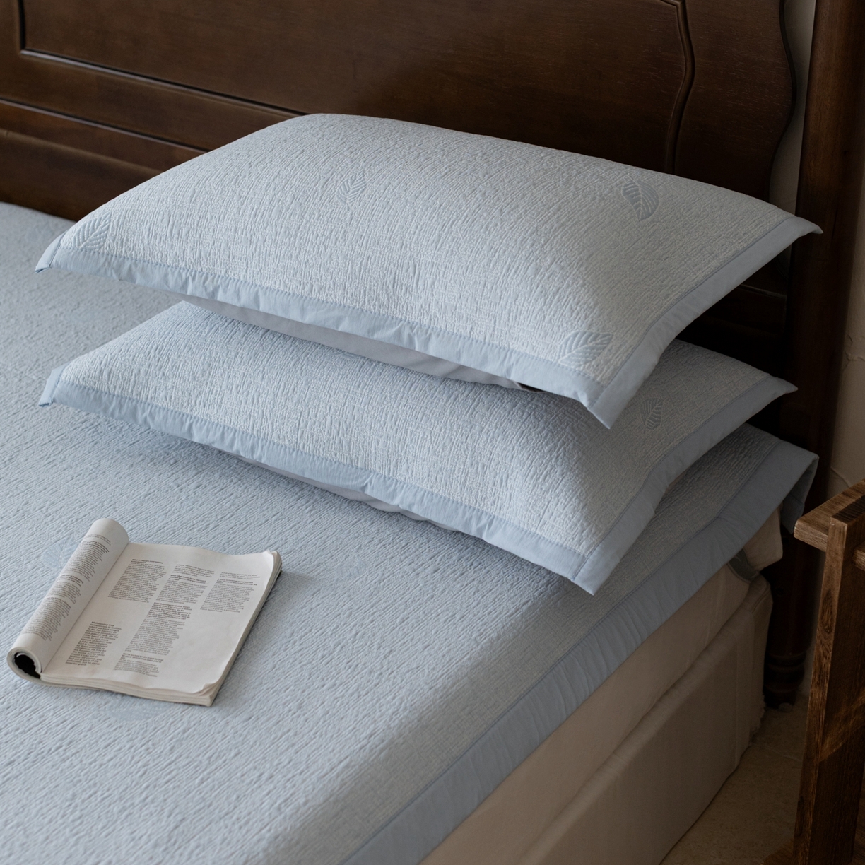 91家纺网 家纺一手货源 找家纺 云上 2026新款冷萃丝三明治凉感席凉席席子-树叶系列 树叶床席-蓝色