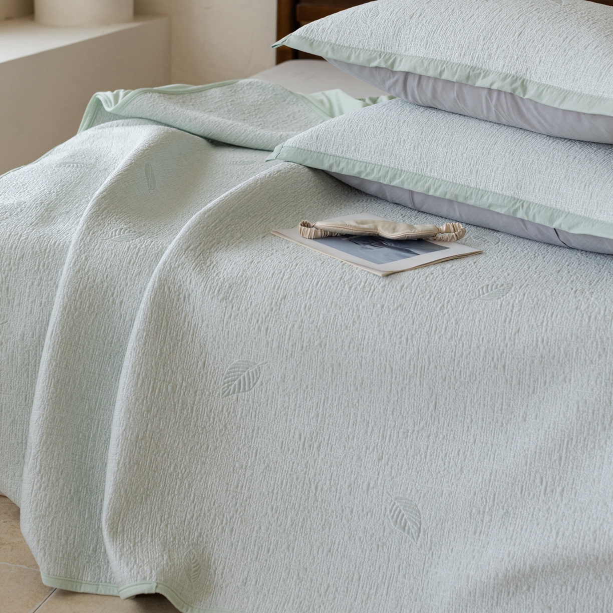 91家纺网 家纺一手货源 找家纺 云上 2026新款冷萃丝三明治凉感席凉席席子-树叶系列 树叶床笠-绿色