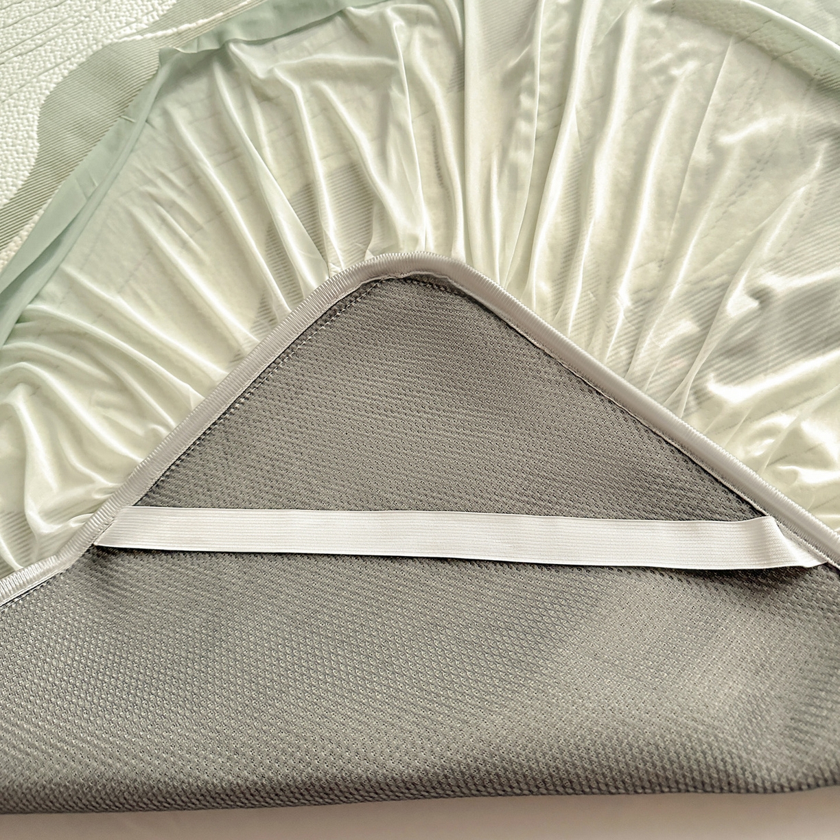 91家纺网 家纺一手货源 找家纺 富馨莱 2026春夏新款PE乙纶高克重冰豆豆席凉感凉席单件床裙三件套支持一件定做尺寸 波纹-绿