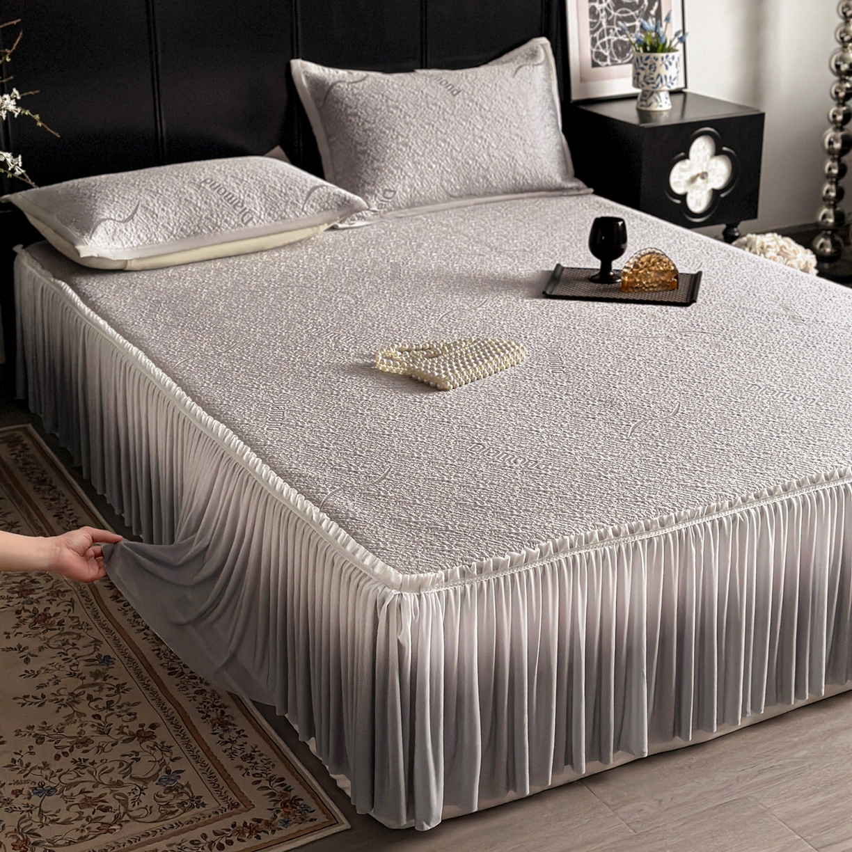 91家纺网 家纺一手货源 找家纺 富馨莱 2026春夏新款PE乙纶高克重冰豆豆席凉感凉席单件床裙三件套支持一件定做尺寸 寻意-灰