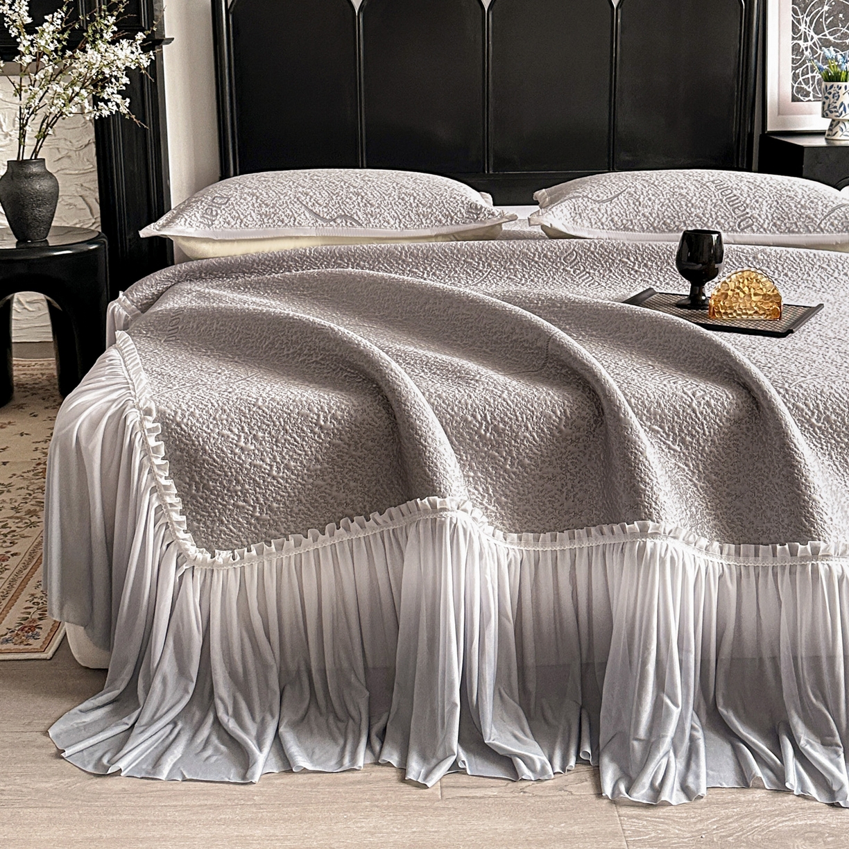 91家纺网 家纺一手货源 找家纺 富馨莱 2026春夏新款PE乙纶高克重冰豆豆席凉感凉席单件床裙三件套支持一件定做尺寸 寻意-灰