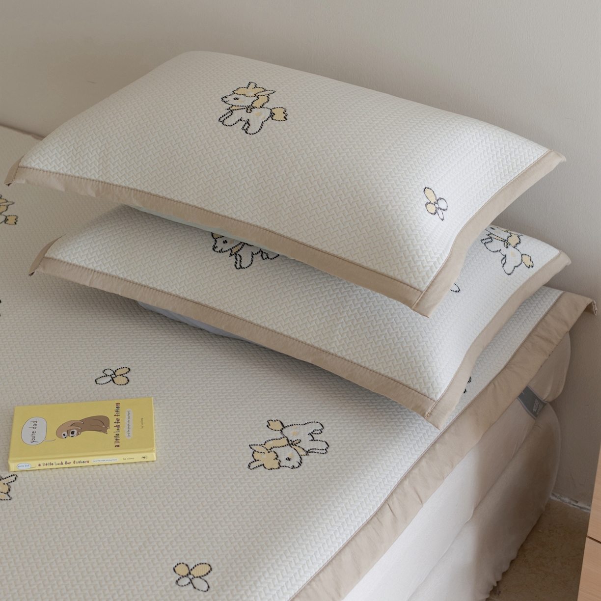 91家纺网 家纺一手货源 找家纺 云上 2026新款冷萃丝三明治凉感席凉席席子-卡通系列 小马床席款-米黄