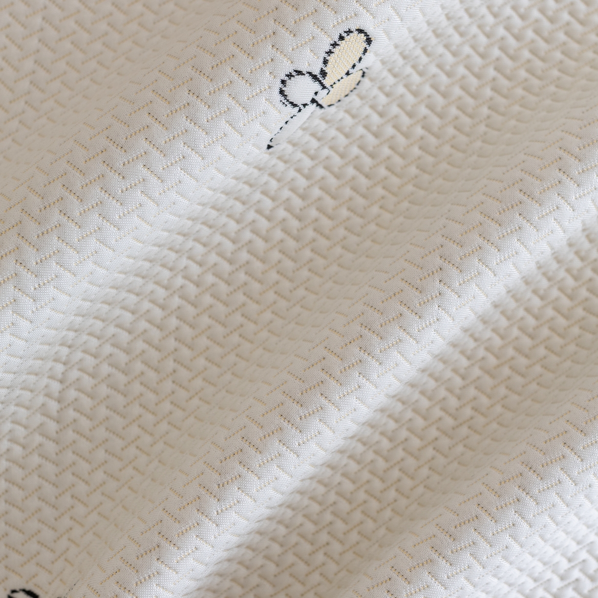 91家纺网 家纺一手货源 找家纺 云上 2026新款冷萃丝三明治凉感席凉席席子-卡通系列 小马床席款-米黄