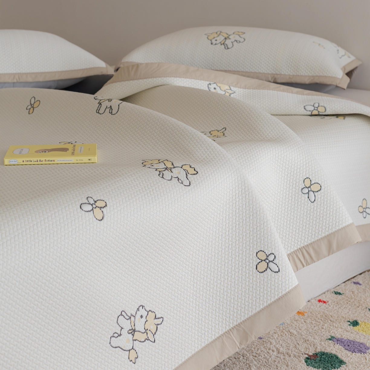 91家纺网 家纺一手货源 找家纺 云上 2026新款冷萃丝三明治凉感席凉席席子-卡通系列 小马床席款-米黄