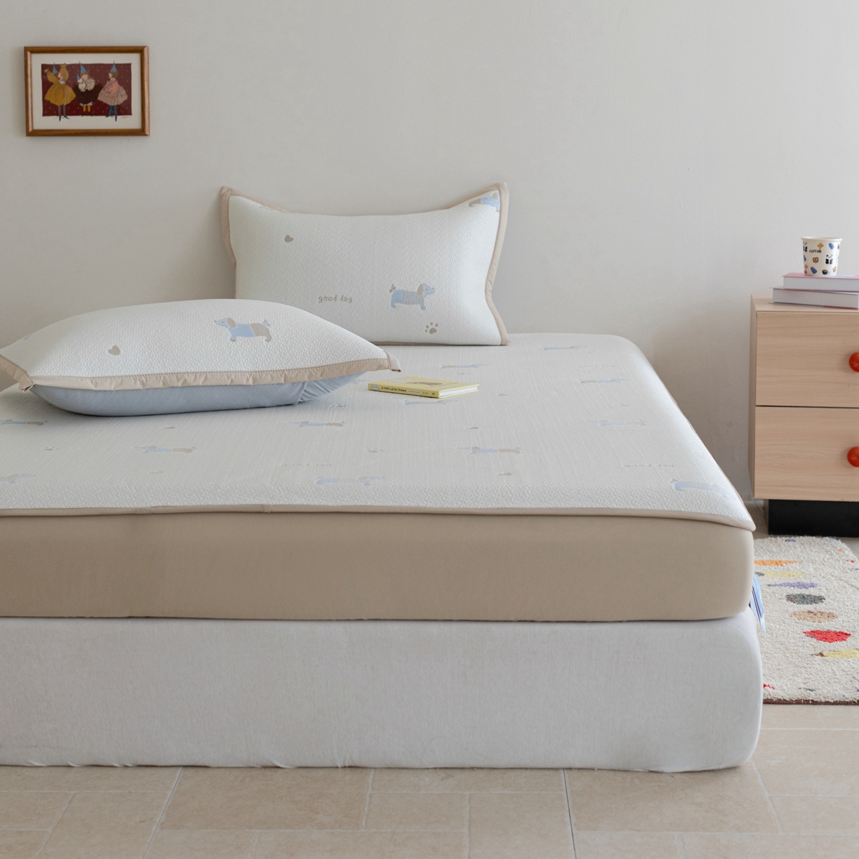 91家纺网 家纺一手货源 找家纺 云上 2026新款冷萃丝三明治凉感席凉席席子-卡通系列 小狗床笠-蓝黄