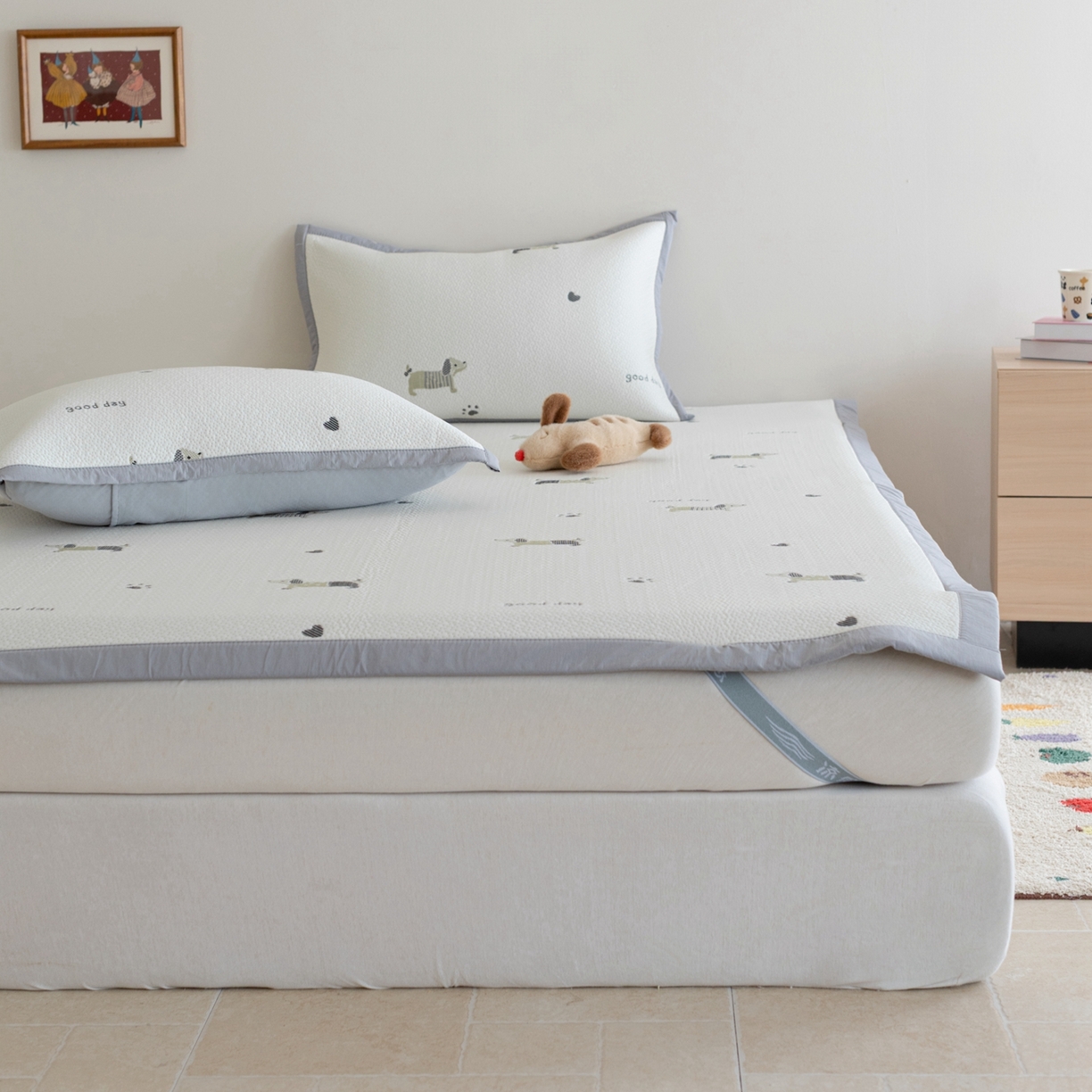 91家纺网 家纺一手货源 找家纺 云上 2026新款冷萃丝三明治凉感席凉席席子-卡通系列 小狗床席-灰绿