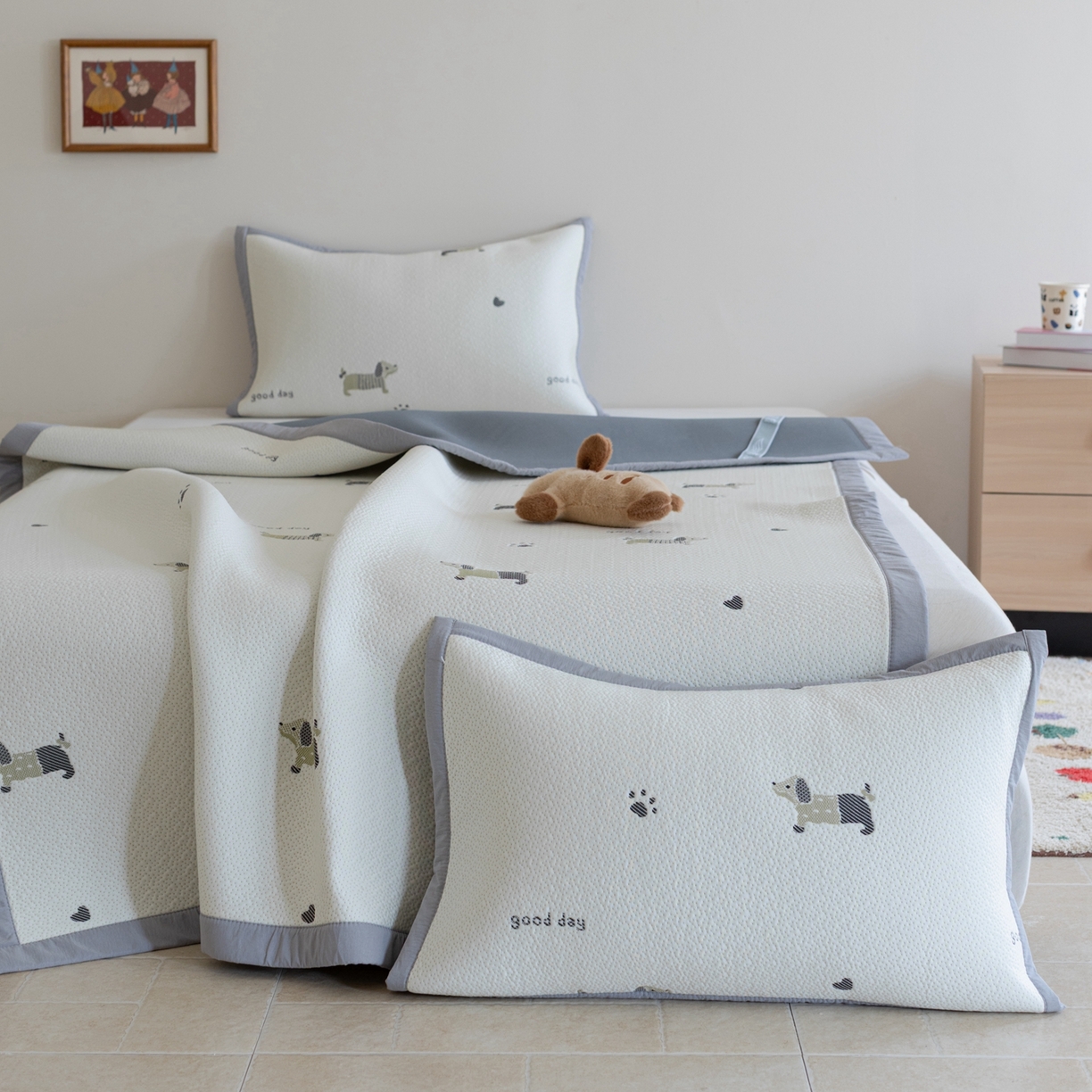 91家纺网 家纺一手货源 找家纺 云上 2026新款冷萃丝三明治凉感席凉席席子-卡通系列 小狗床席-灰绿