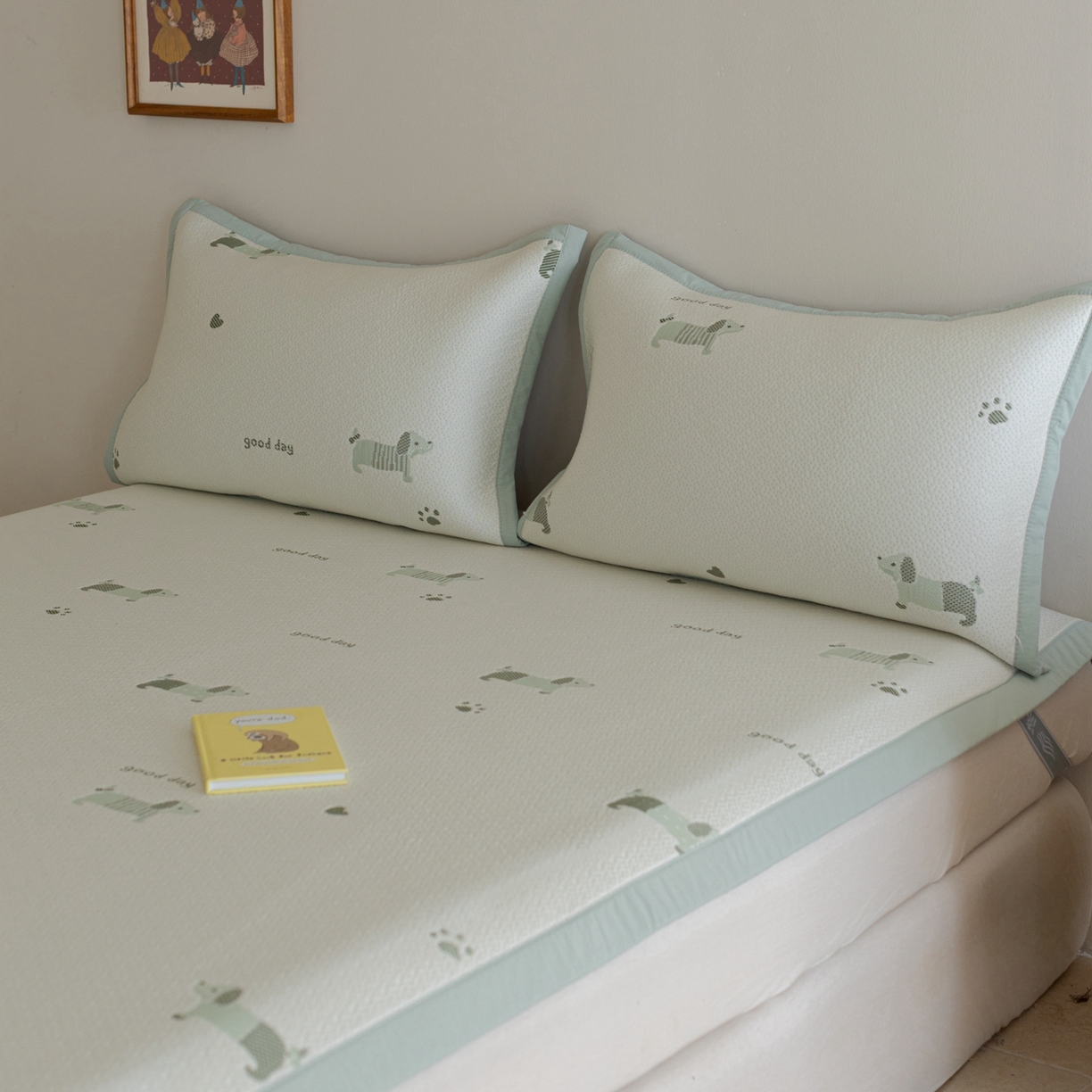 91家纺网 家纺一手货源 找家纺 云上 2026新款冷萃丝三明治凉感席凉席席子-卡通系列 小狗床席-绿