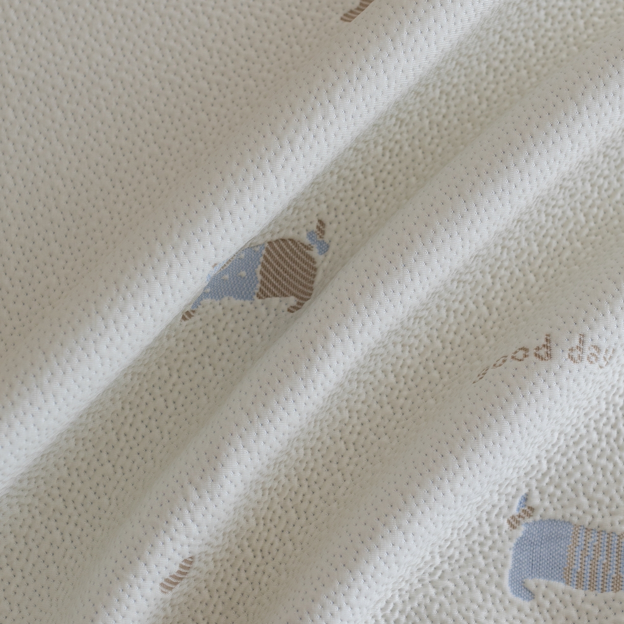 91家纺网 家纺一手货源 找家纺 云上 2026新款冷萃丝三明治凉感席凉席席子-卡通系列 小狗床笠-蓝黄