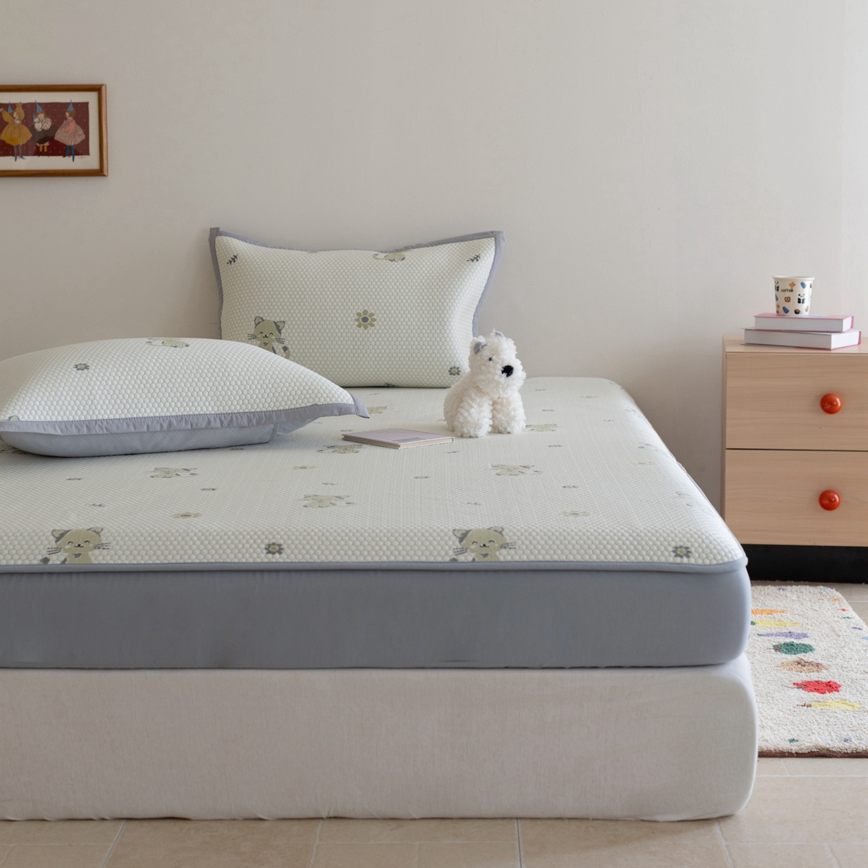 91家纺网 家纺一手货源 找家纺 云上 2026新款冷萃丝三明治凉感席凉席席子-卡通系列 小猫床笠款-灰绿