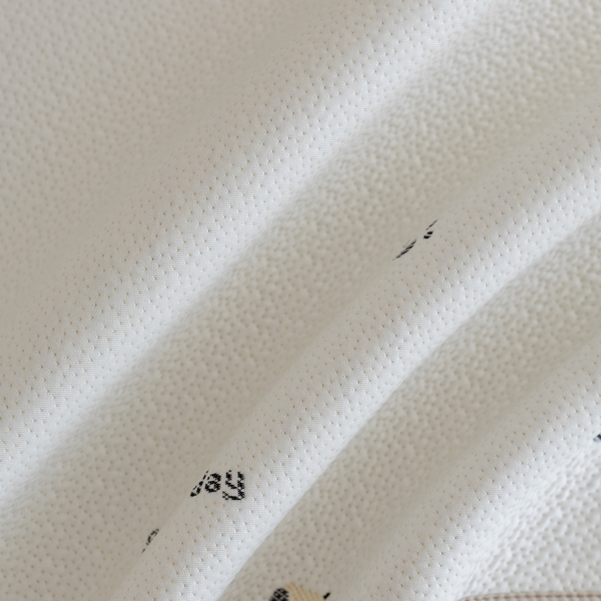 91家纺网 家纺一手货源 找家纺 云上 2026新款冷萃丝三明治凉感席凉席席子-卡通系列 小狗床席-米黄