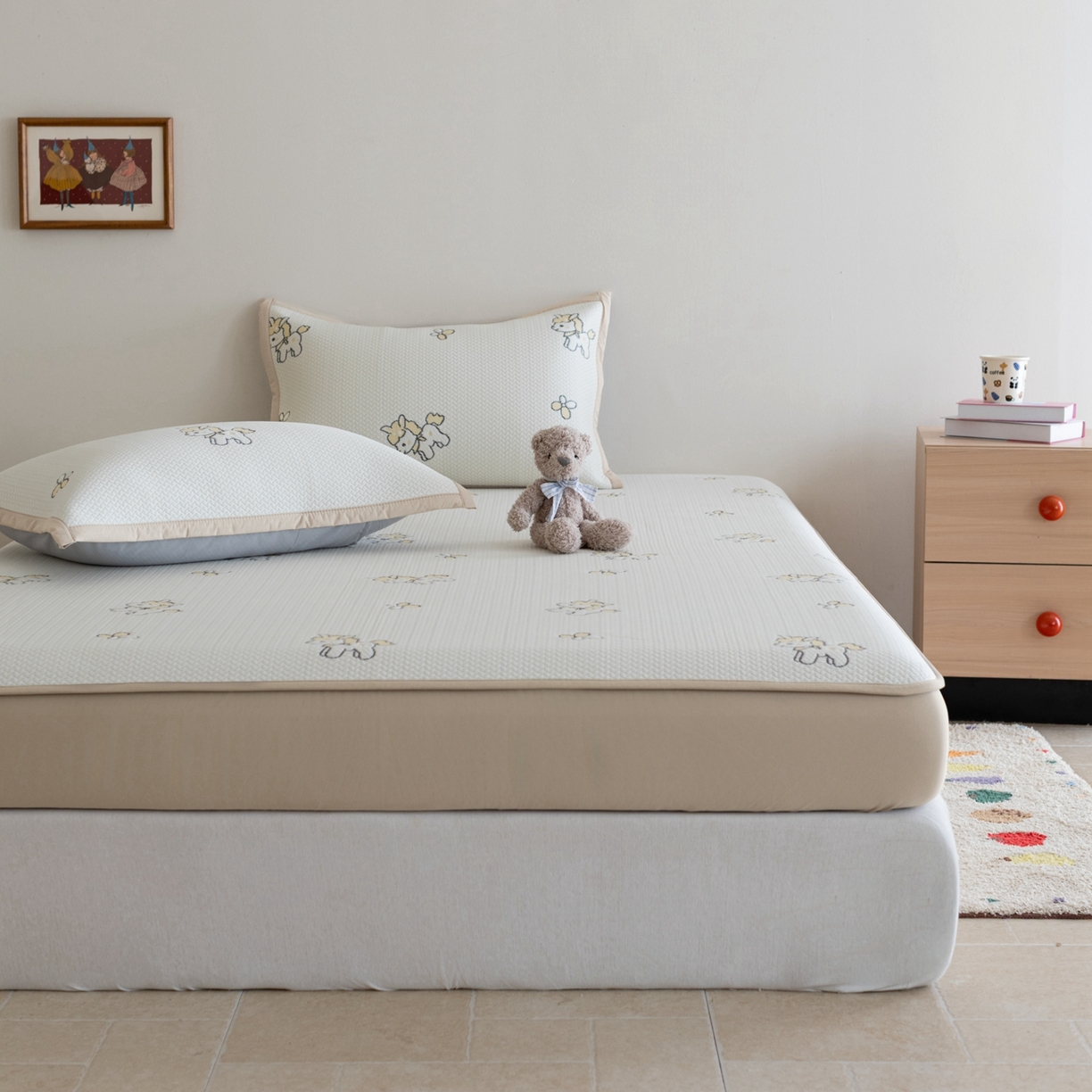 91家纺网 家纺一手货源 找家纺 云上 2026新款冷萃丝三明治凉感席凉席席子-卡通系列 小马床笠款-米黄