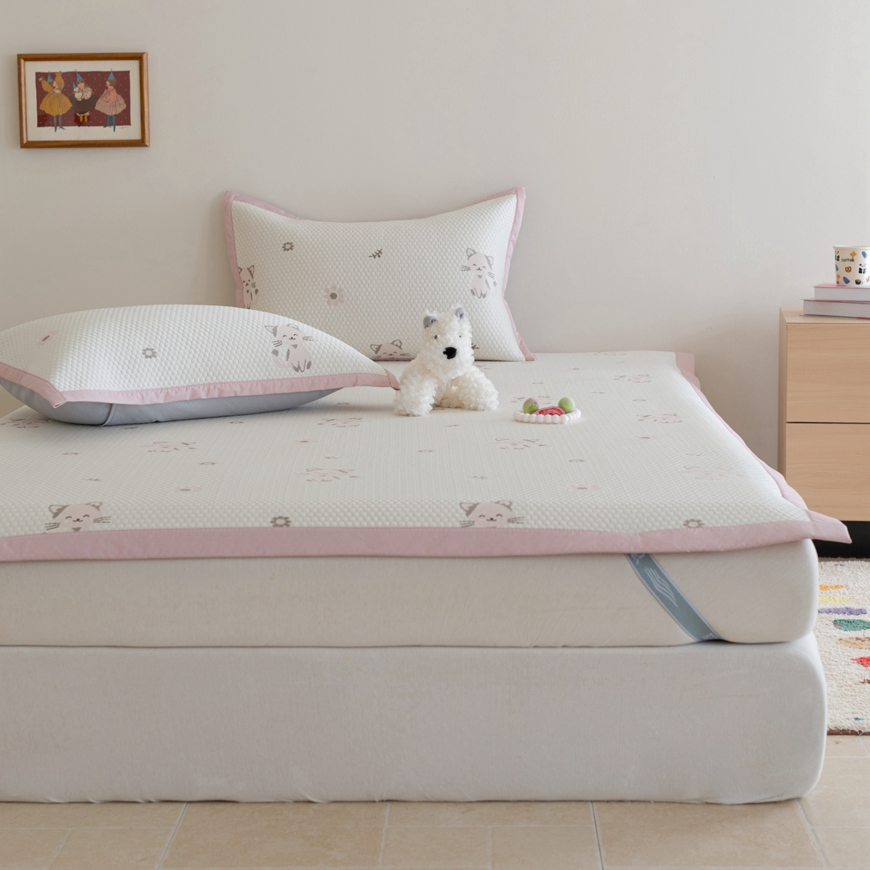 91家纺网 家纺一手货源 找家纺 云上 2026新款冷萃丝三明治凉感席凉席席子-卡通系列 小猫床席款-粉色