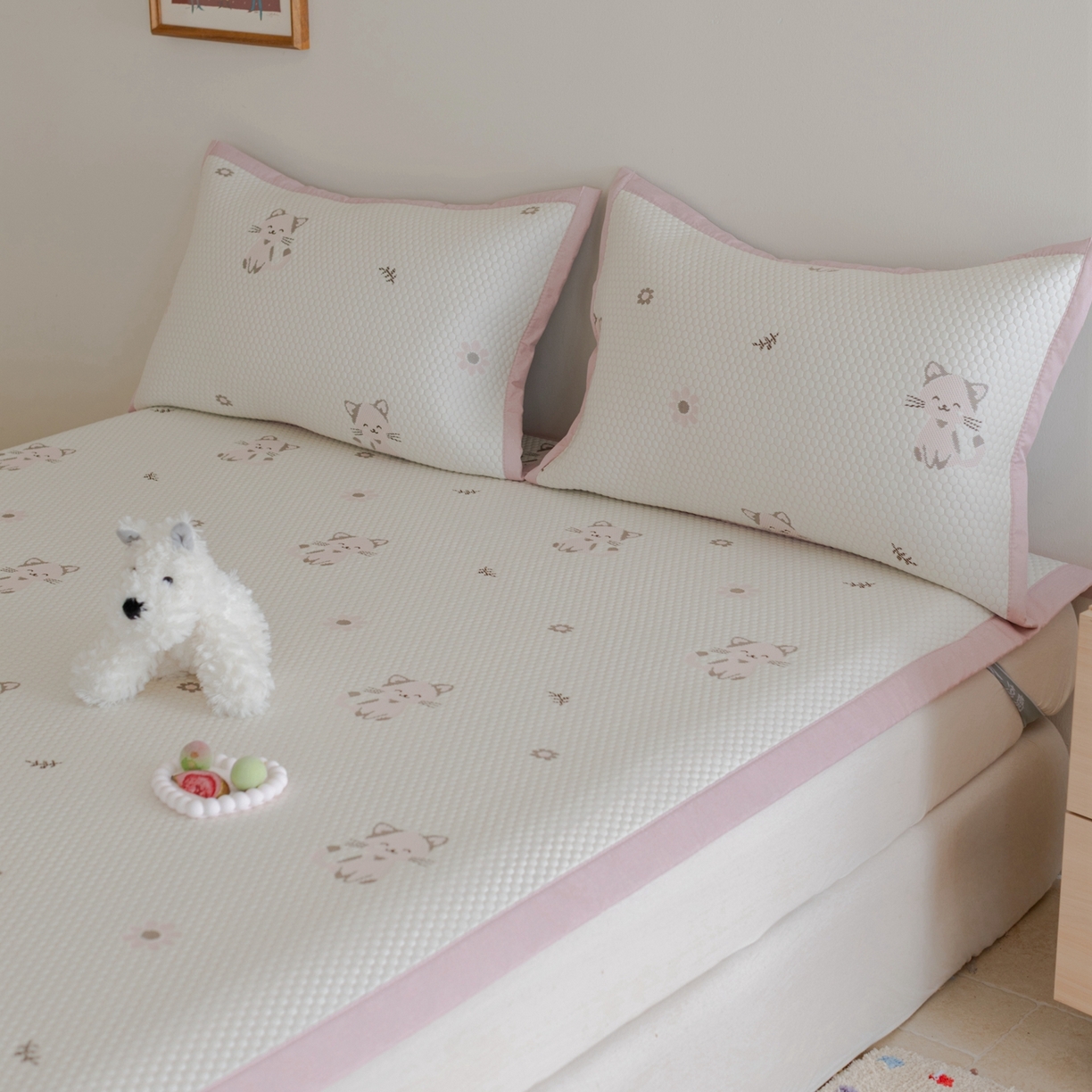 91家纺网 家纺一手货源 找家纺 云上 2026新款冷萃丝三明治凉感席凉席席子-卡通系列 小猫床席款-粉色