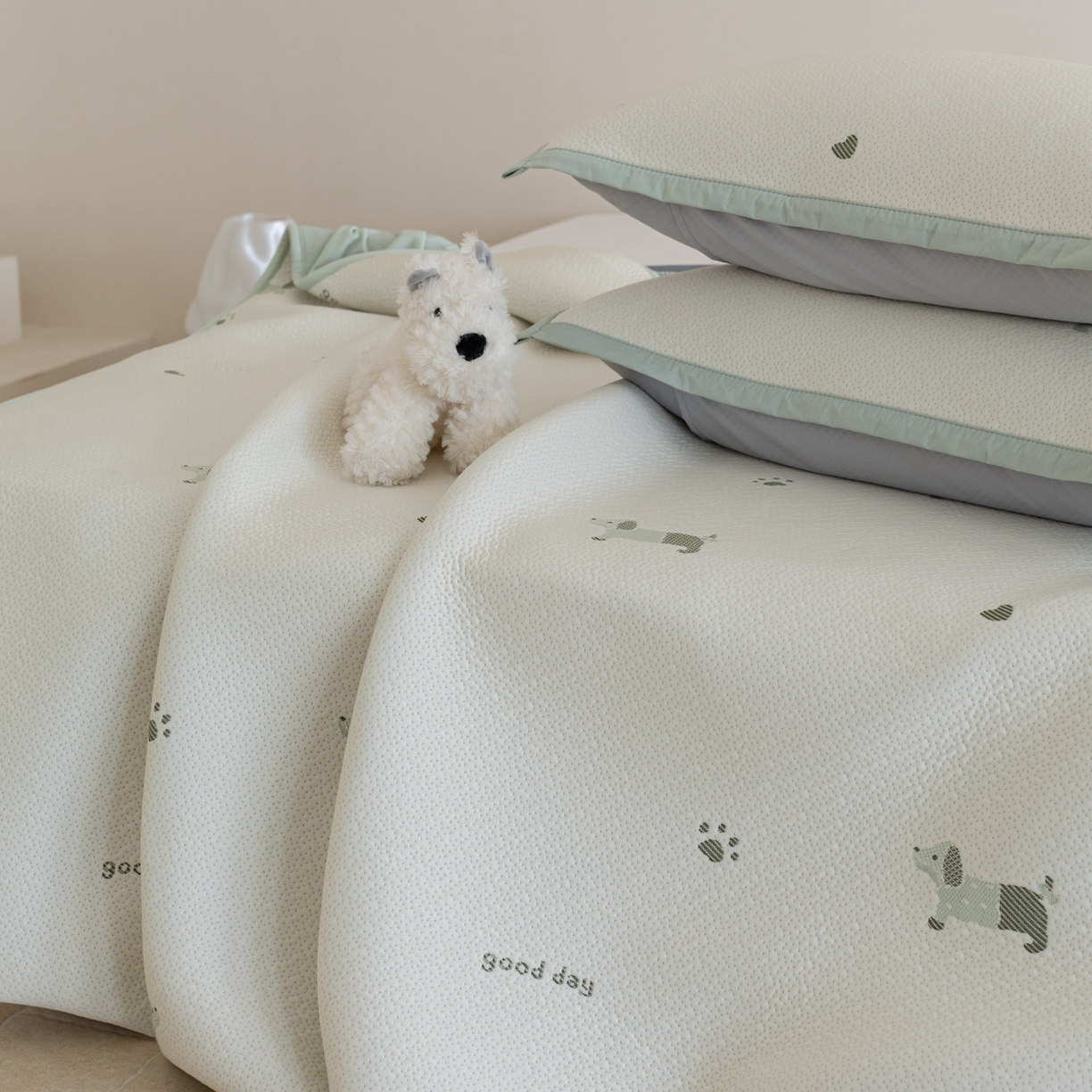 91家纺网 家纺一手货源 找家纺 云上 2026新款冷萃丝三明治凉感席凉席席子-卡通系列 小狗床笠-绿