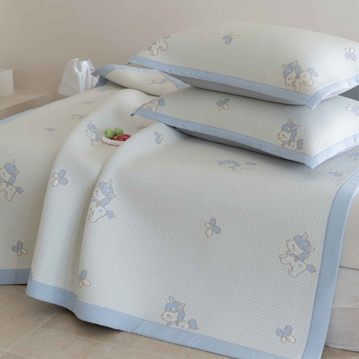 91家纺网 家纺一手货源 找家纺 云上 2026新款冷萃丝三明治凉感席凉席席子-卡通系列 小马床席款-蓝色