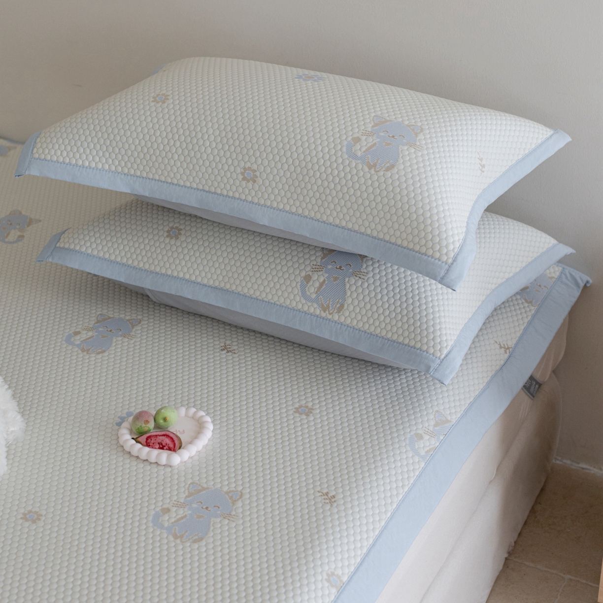 91家纺网 家纺一手货源 找家纺 云上 2026新款冷萃丝三明治凉感席凉席席子-卡通系列 小猫床席款-蓝色