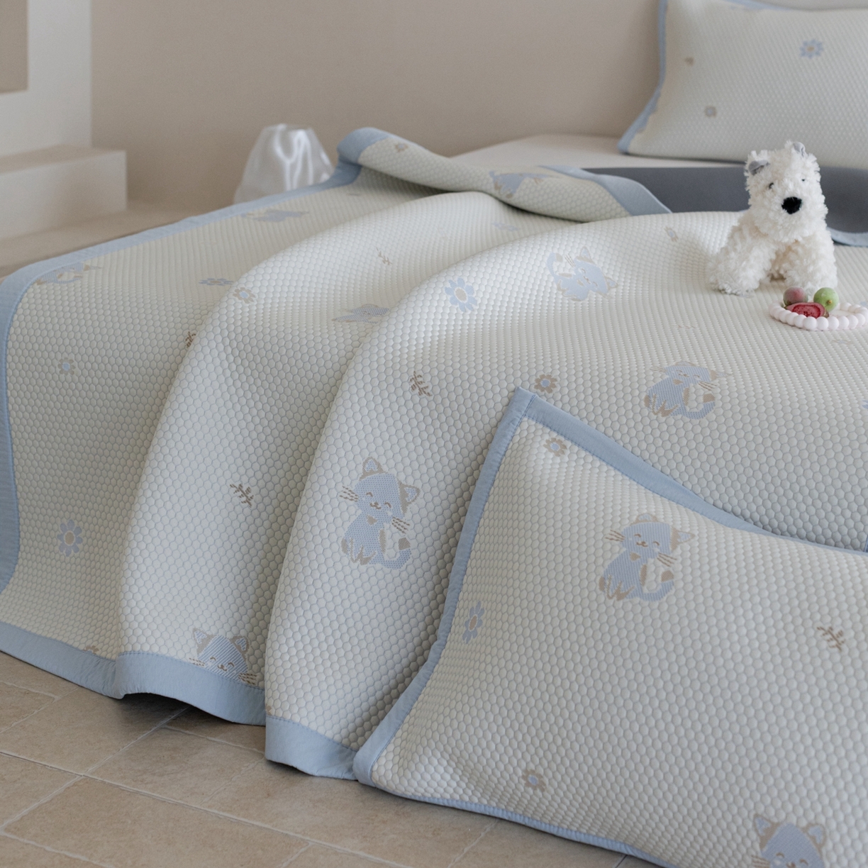 91家纺网 家纺一手货源 找家纺 云上 2026新款冷萃丝三明治凉感席凉席席子-卡通系列 小猫床席款-蓝色