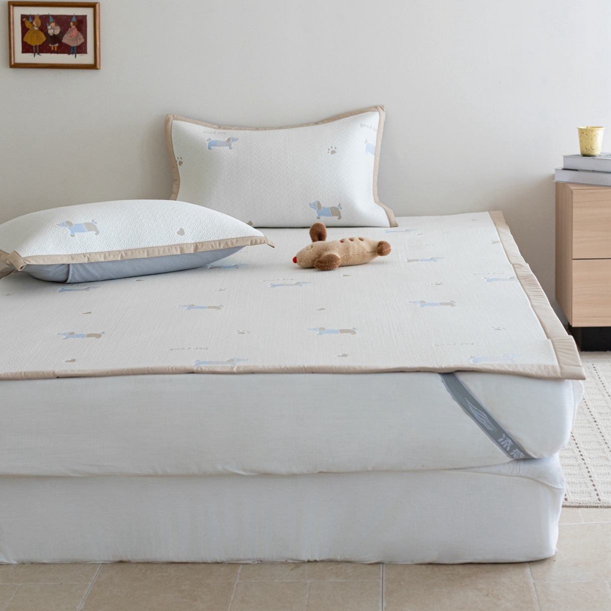 91家纺网 家纺一手货源 找家纺 云上 2026新款冷萃丝三明治凉感席凉席席子-卡通系列 小狗床席-蓝黄