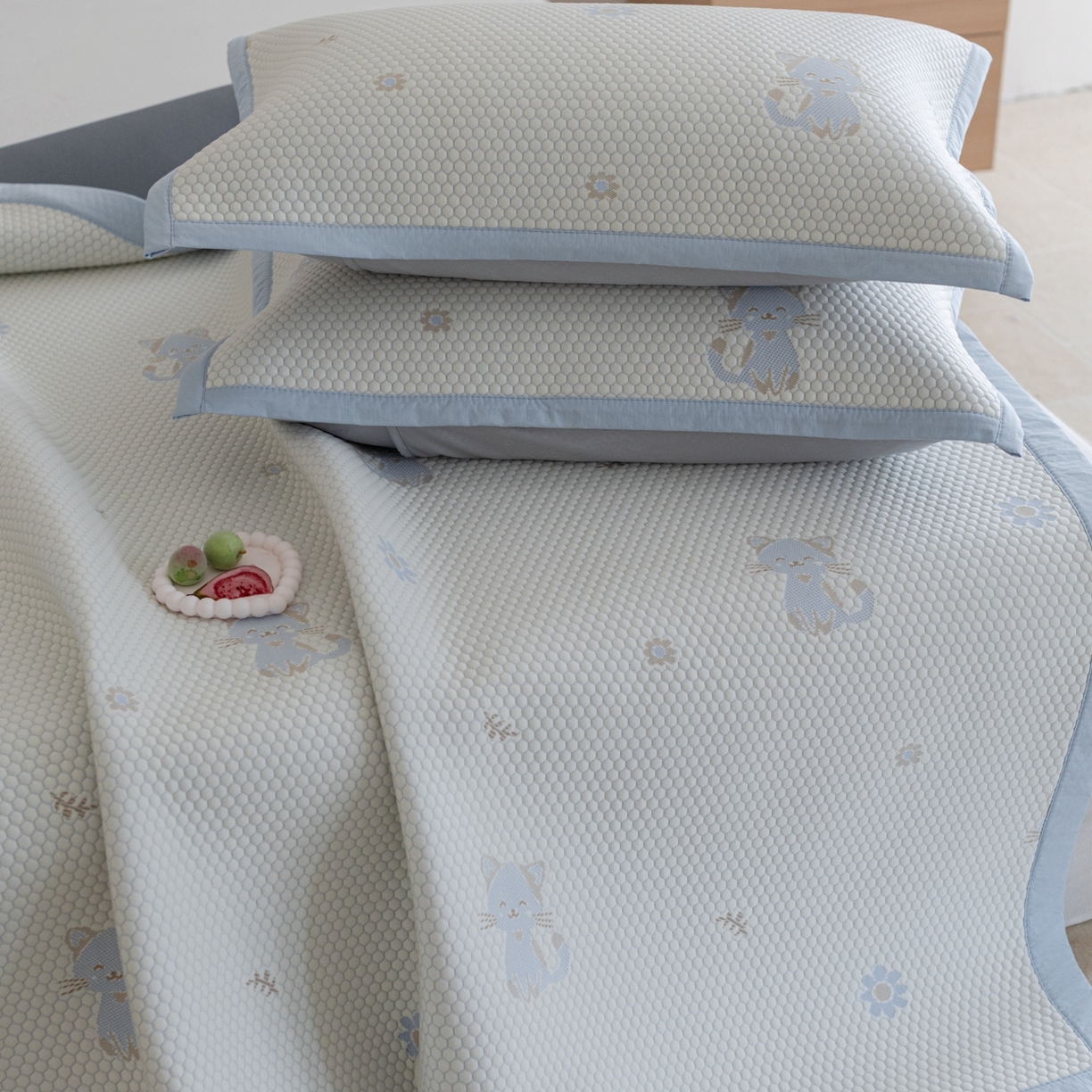 91家纺网 家纺一手货源 找家纺 云上 2026新款冷萃丝三明治凉感席凉席席子-卡通系列 小猫床席款-蓝色