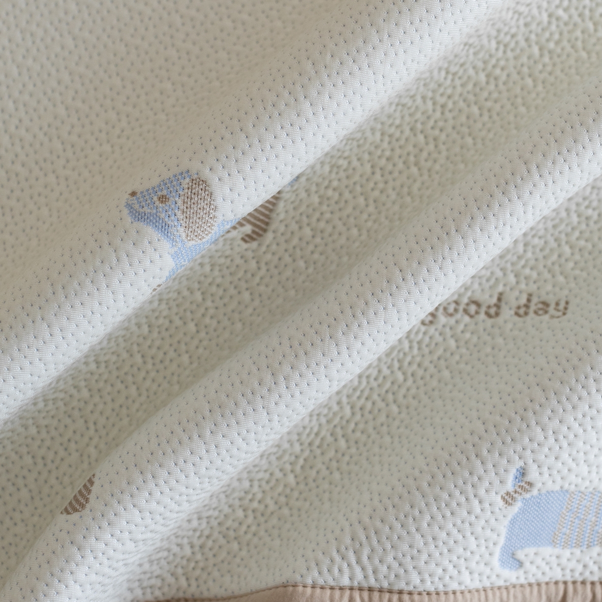 91家纺网 家纺一手货源 找家纺 云上 2026新款冷萃丝三明治凉感席凉席席子-卡通系列 小狗床席-蓝黄