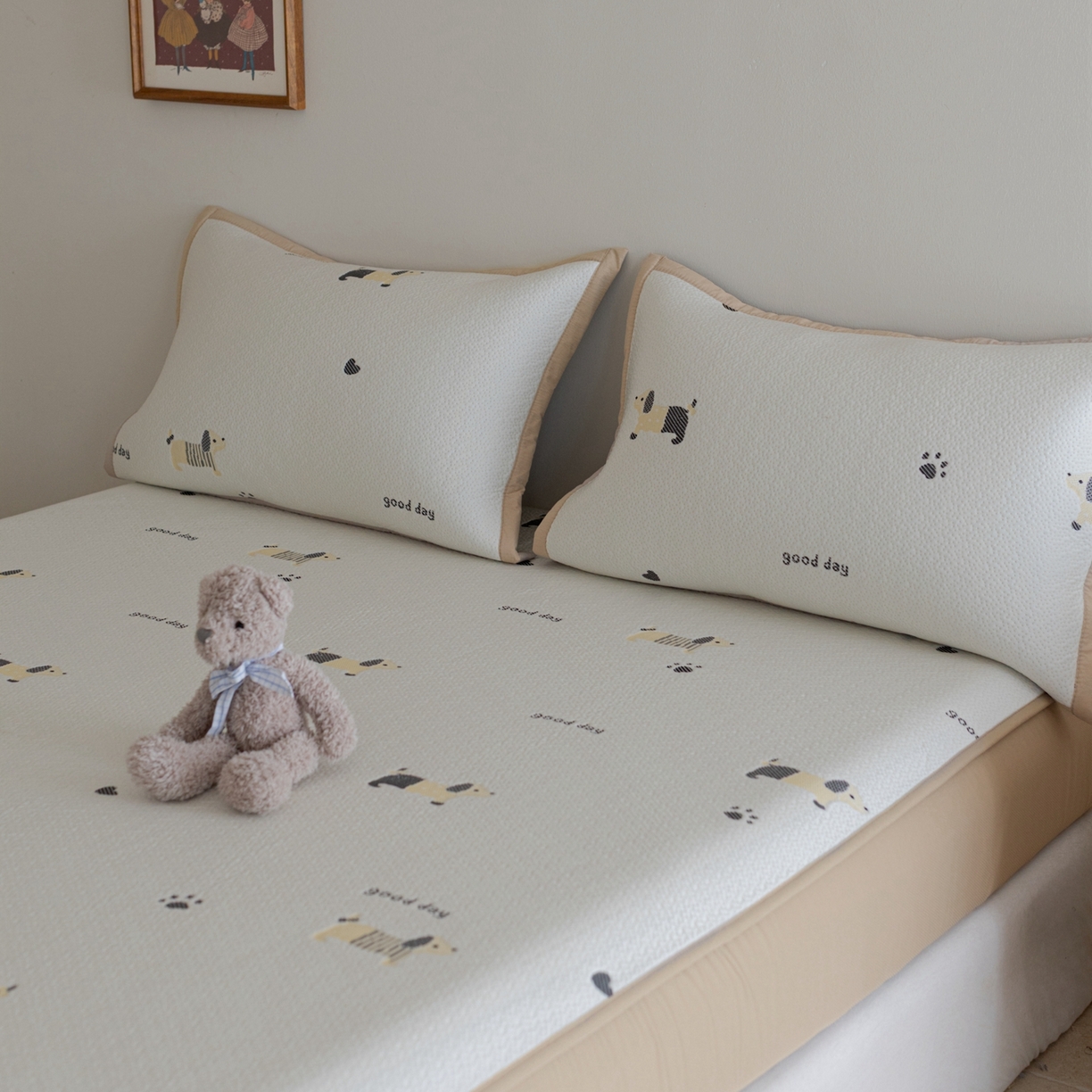 91家纺网 家纺一手货源 找家纺 云上 2026新款冷萃丝三明治凉感席凉席席子-卡通系列 小狗床笠-米黄