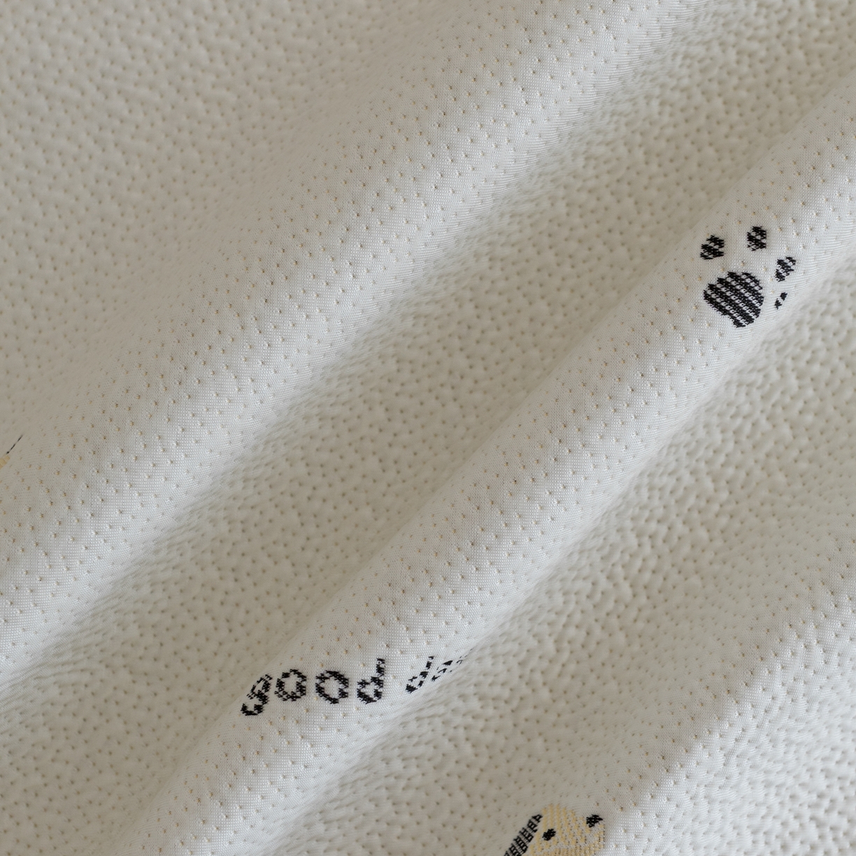 91家纺网 家纺一手货源 找家纺 云上 2026新款冷萃丝三明治凉感席凉席席子-卡通系列 小狗床笠-米黄