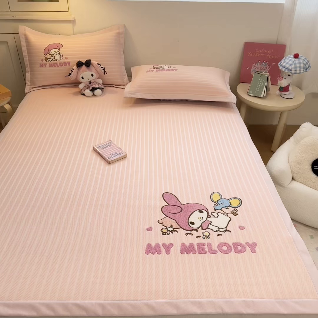 91家纺网 家纺一手货源 找家纺 （总）蓝邻家纺 2026年新款PE提花三丽鸥毛巾绣凉席系列-平铺款