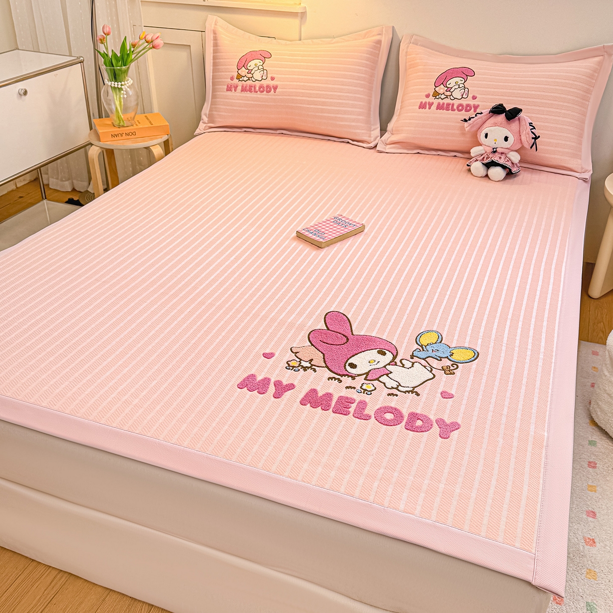 91家纺网 家纺一手货源 找家纺 （总）蓝邻家纺 2026年新款PE提花三丽鸥毛巾绣凉席系列-平铺款