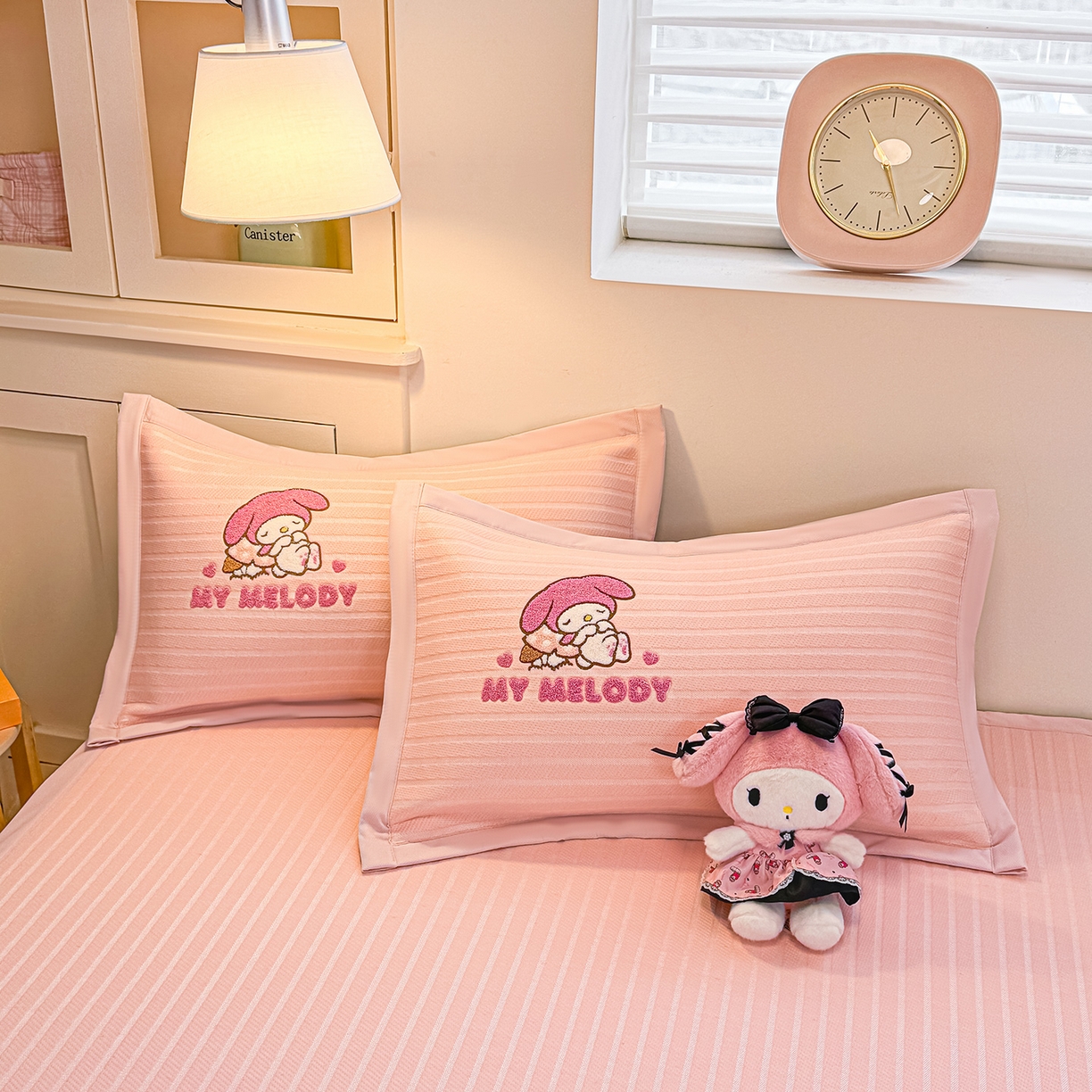 91家纺网 家纺一手货源 找家纺 （总）蓝邻家纺 2026年新款PE提花三丽鸥毛巾绣凉席系列-平铺款