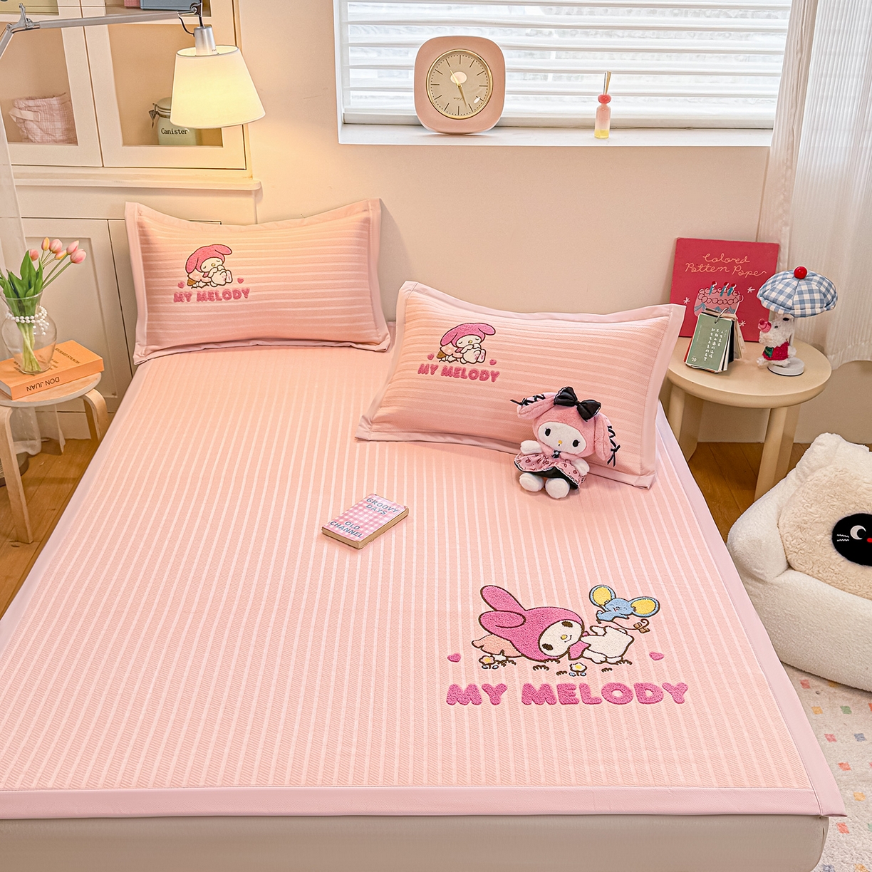 91家纺网 家纺一手货源 找家纺 （总）蓝邻家纺 2026年新款PE提花三丽鸥毛巾绣凉席系列-平铺款