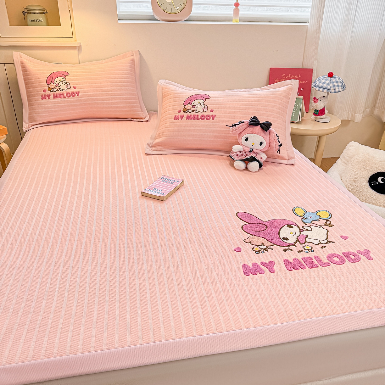 91家纺网 家纺一手货源 找家纺 （总）蓝邻家纺 2026年新款PE提花三丽鸥毛巾绣凉席系列-平铺款