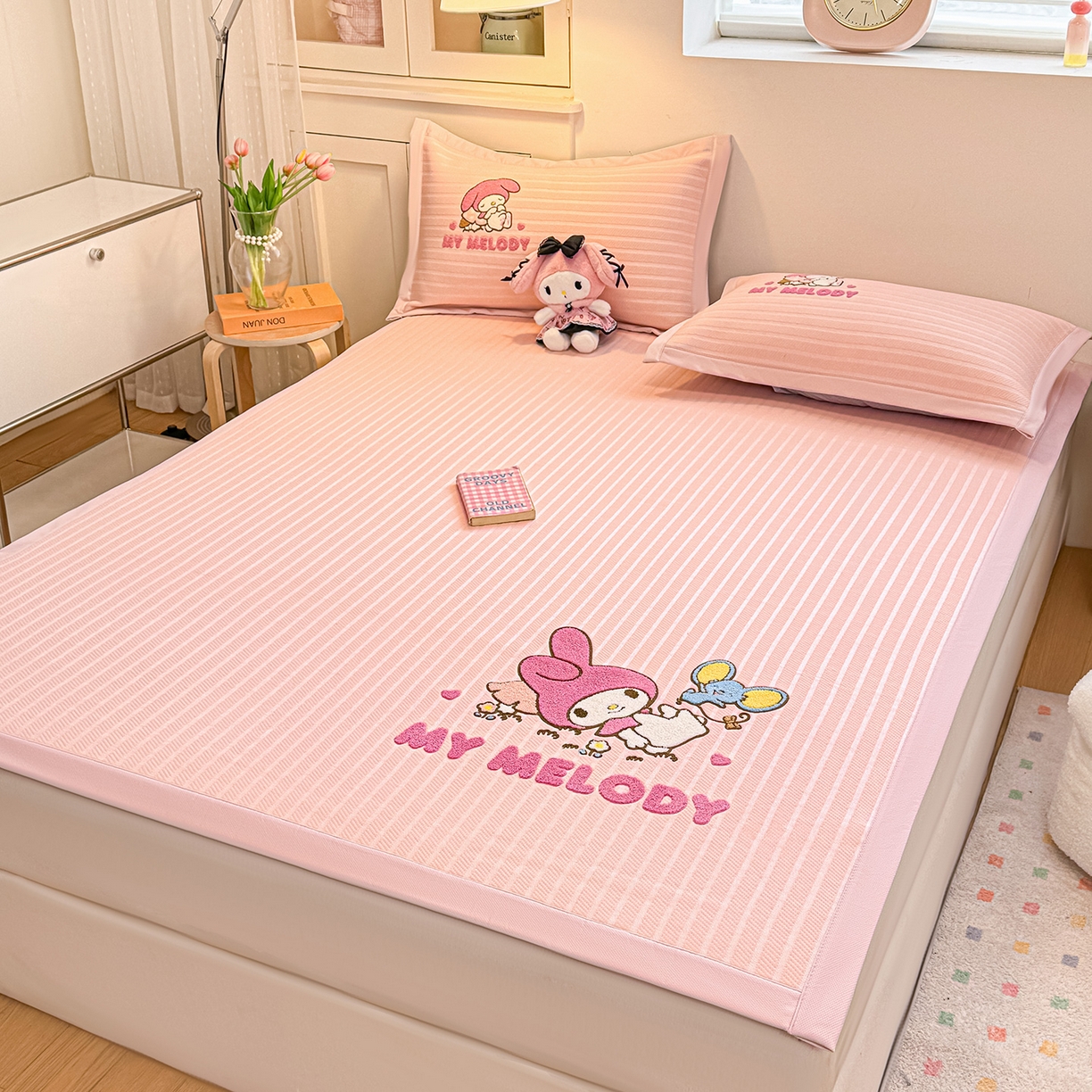 91家纺网 家纺一手货源 找家纺 （总）蓝邻家纺 2026年新款PE提花三丽鸥毛巾绣凉席系列-平铺款