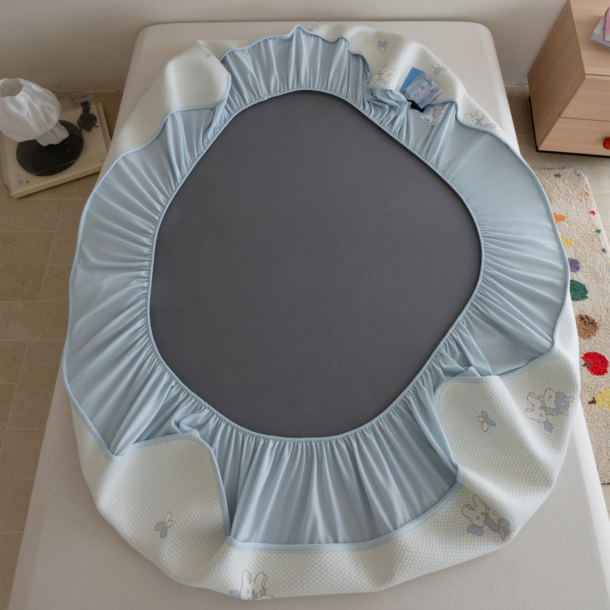 91家纺网 家纺一手货源 找家纺 云上 2026新款冷萃丝三明治凉感席凉席席子-卡通系列 小马床笠款-蓝色