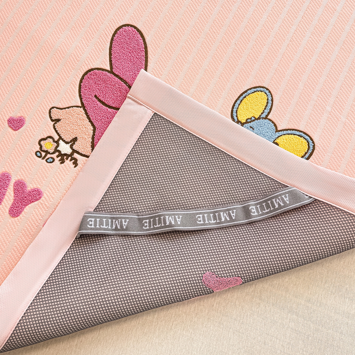 91家纺网 家纺一手货源 找家纺 （总）蓝邻家纺 2026年新款PE提花三丽鸥毛巾绣凉席系列-平铺款