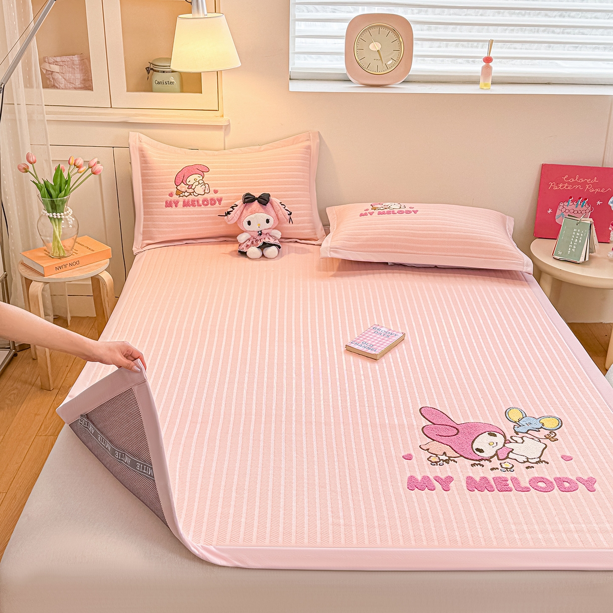 91家纺网 家纺一手货源 找家纺 （总）蓝邻家纺 2026年新款PE提花三丽鸥毛巾绣凉席系列-平铺款