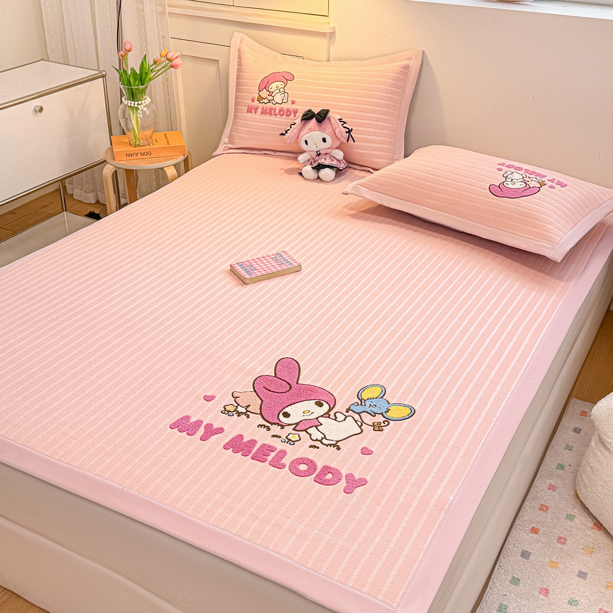 91家纺网 家纺一手货源 找家纺 （总）蓝邻家纺 2026年新款PE提花三丽鸥毛巾绣凉席系列-平铺款