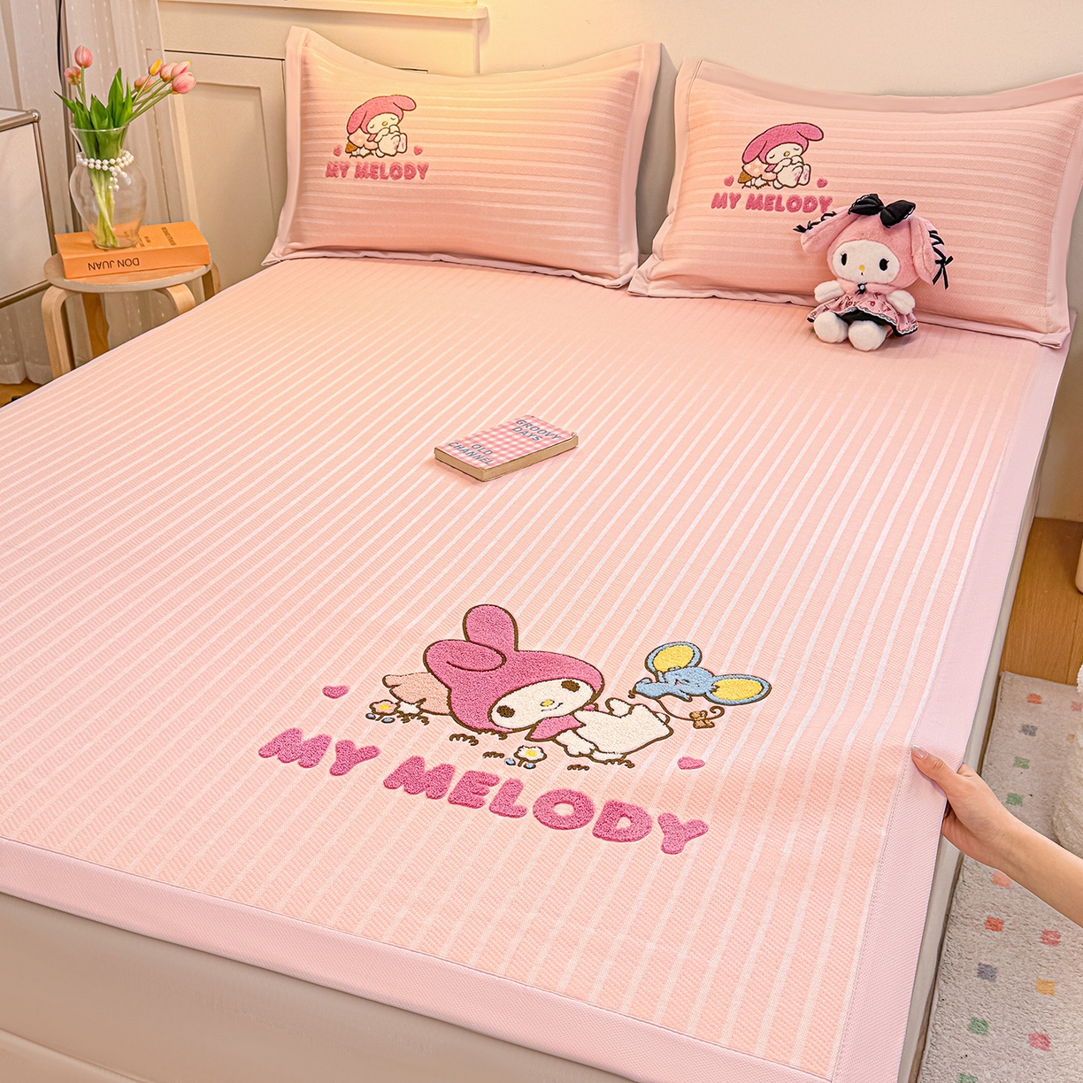 91家纺网 家纺一手货源 找家纺 （总）蓝邻家纺 2026年新款PE提花三丽鸥毛巾绣凉席系列-平铺款