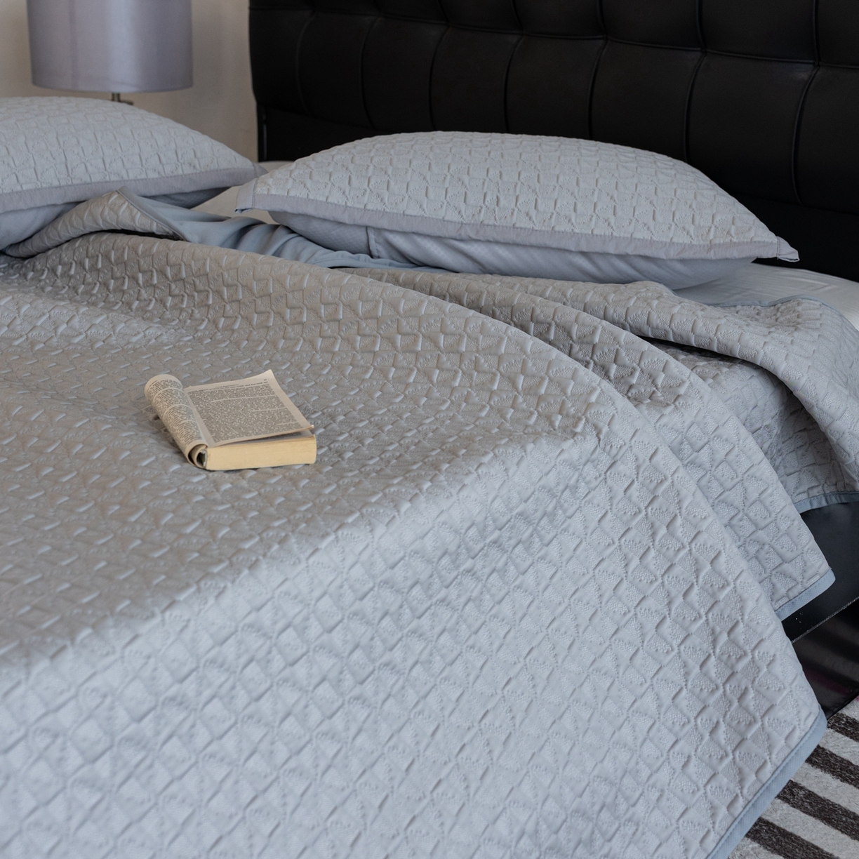 91家纺网 家纺一手货源 找家纺 （总）云上 2026新款冷萃丝三明治凉感席凉席席子-泡芙格系列